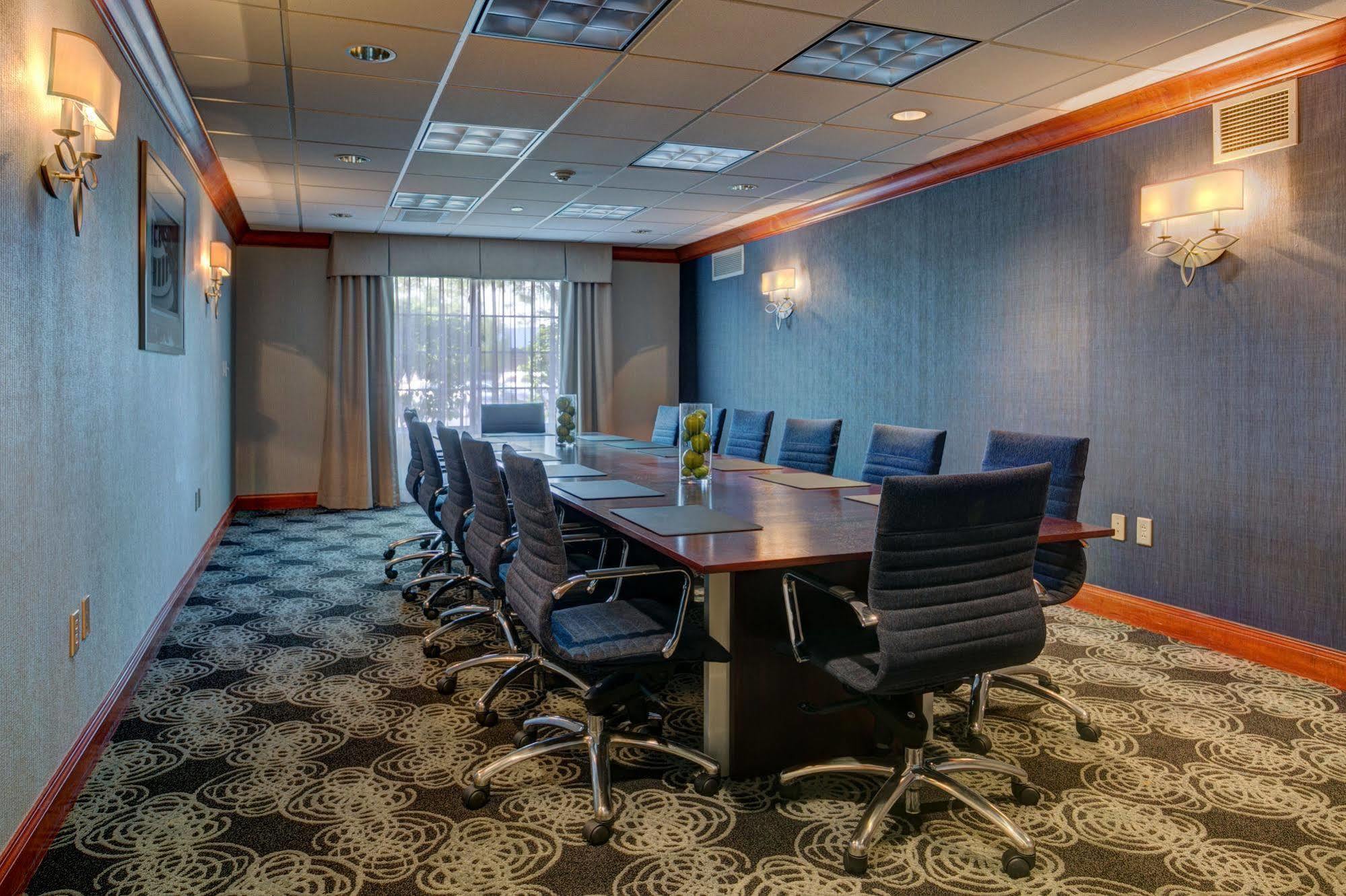 Holiday Inn Milwaukee Airport By Ihg Экстерьер фото